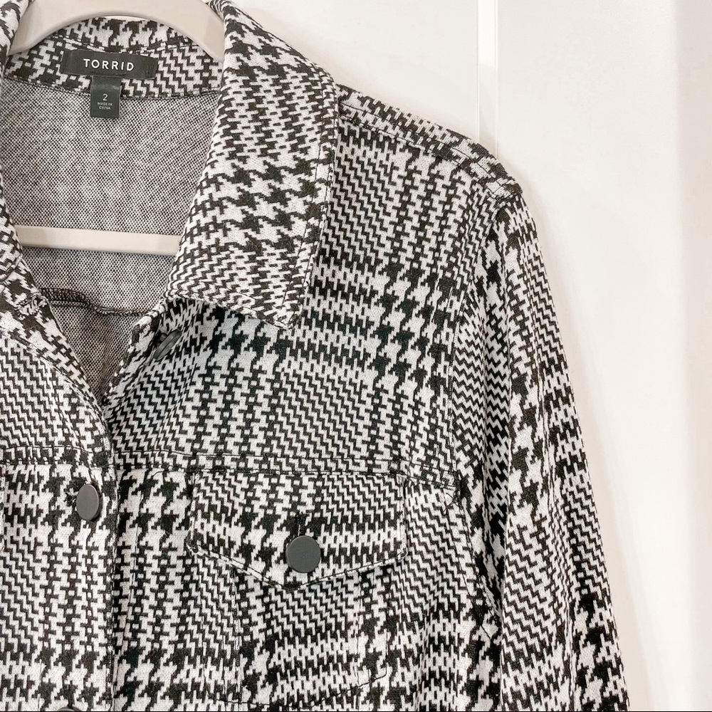 Torrid Black Plaid Button Down Collared Jacket Si… - image 3